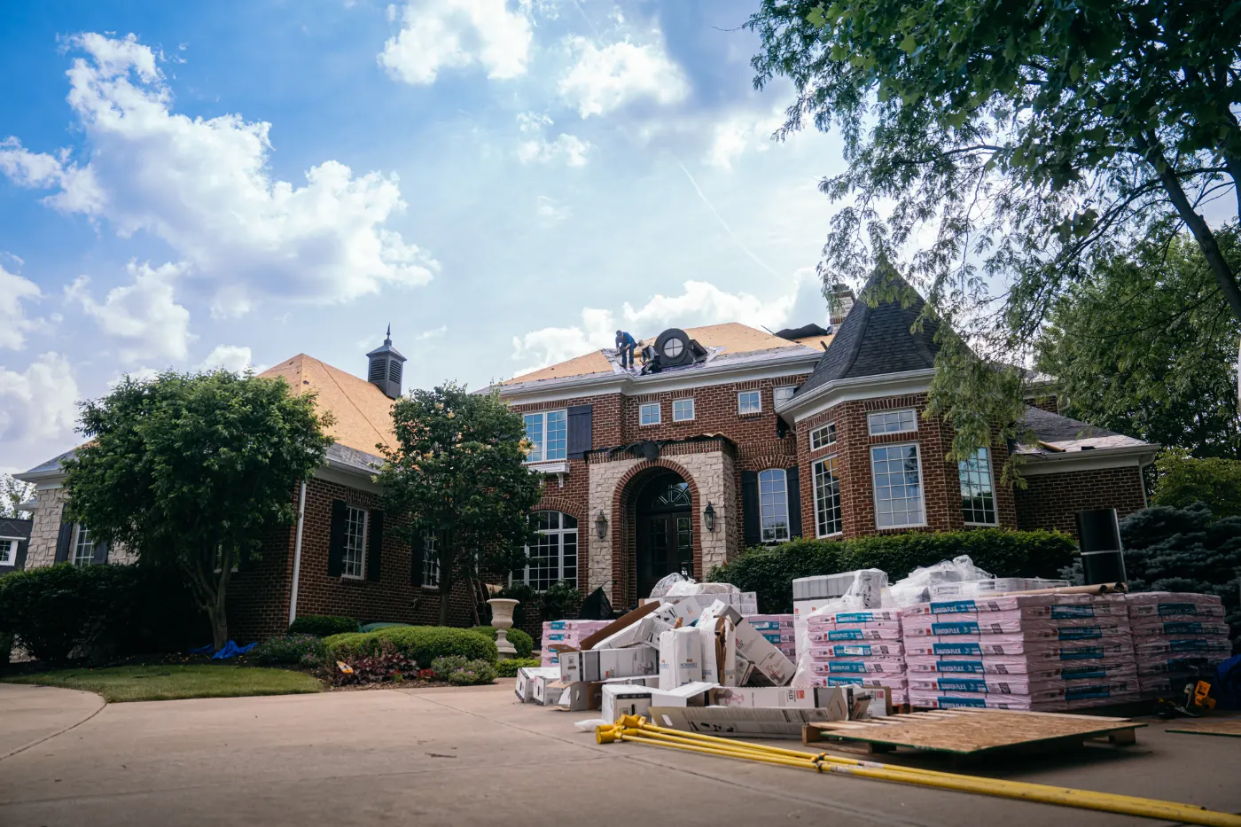 Roofing by Holliday Farms Roofing near North Crows Nest, IN